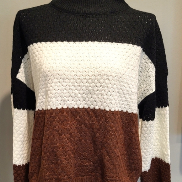 Color Block Sweater (lightweight) - Picture 2 of 4